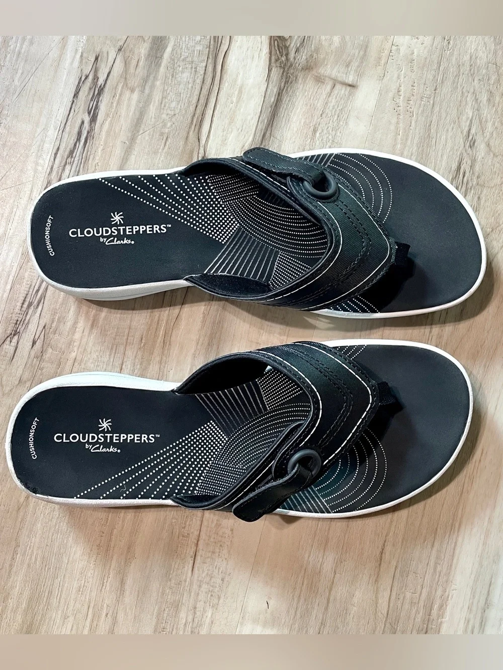 Clark’s Cloudsteppers Black & White Thong Sandals, flip flops size: 7